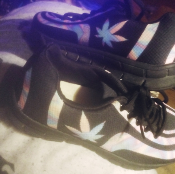 Shoes - Picture 4 of 4